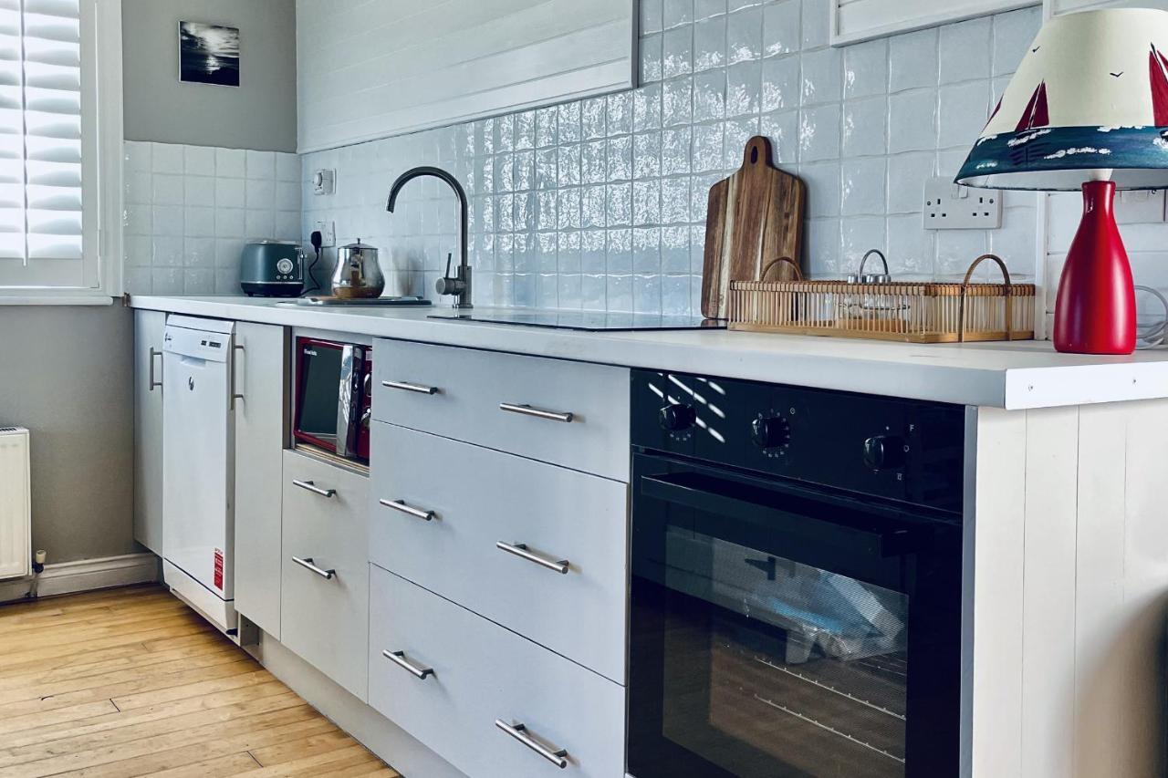 Wavecrest Holiday Cottage By Trident Holiday Homes Garryvoe Eksteriør billede
